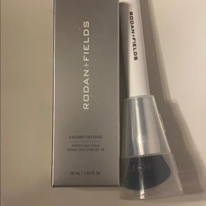 RADIANT DEFENSE PERFECTING LIQUID SPF 30 - SHELL